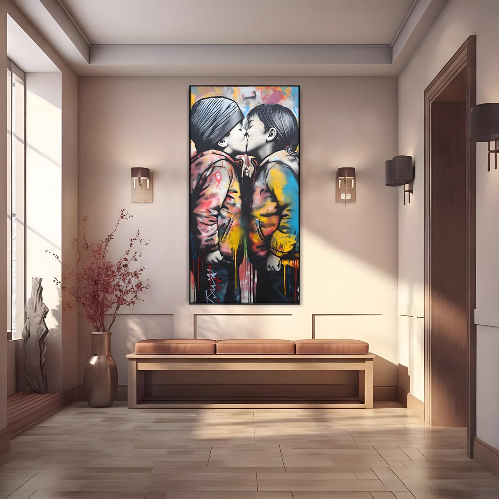 Tablou canvas cu tablou canvas cu doi copii sarutandu-se, in rama de aluminiu negru
